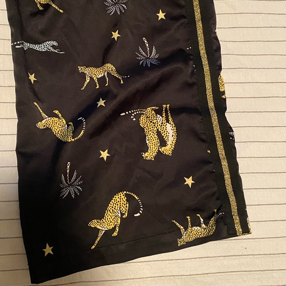 Black satiny pajamas 🐆🌴⭐️ - Picture 9 of 11